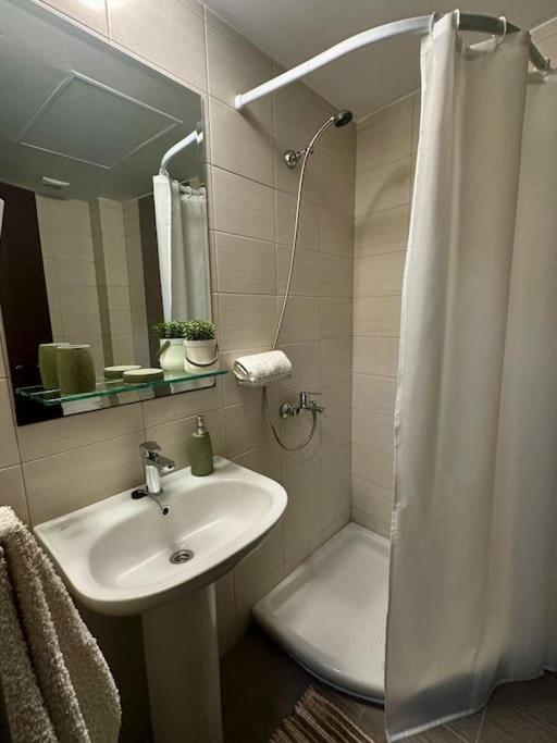 Eleni'S Studio Near The Airport Ираклион Экстерьер фото