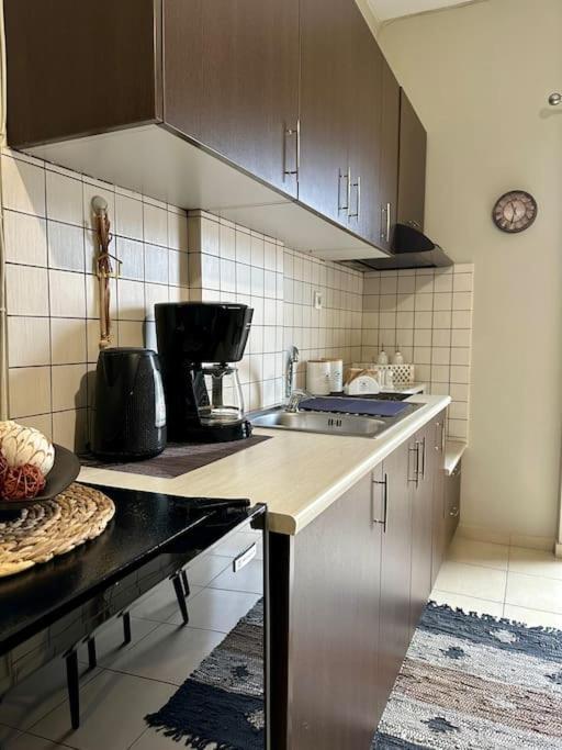 Eleni'S Studio Near The Airport Ираклион Экстерьер фото